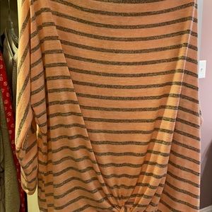 Peach background with grey stripes